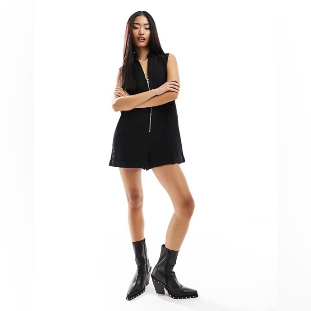 Day + Moon Black Sleeveless Collared Zip Romper Playsuit Size Medium